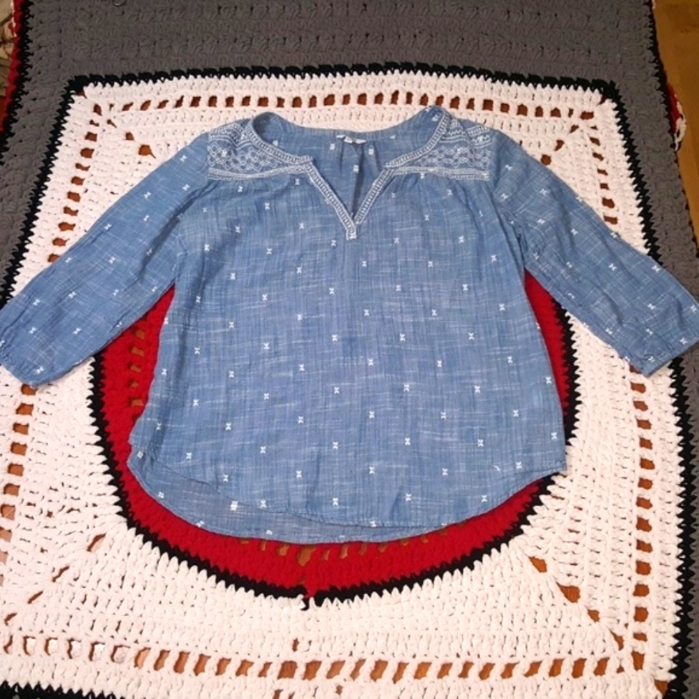 Blue jean like top with pretty stitching ~ L